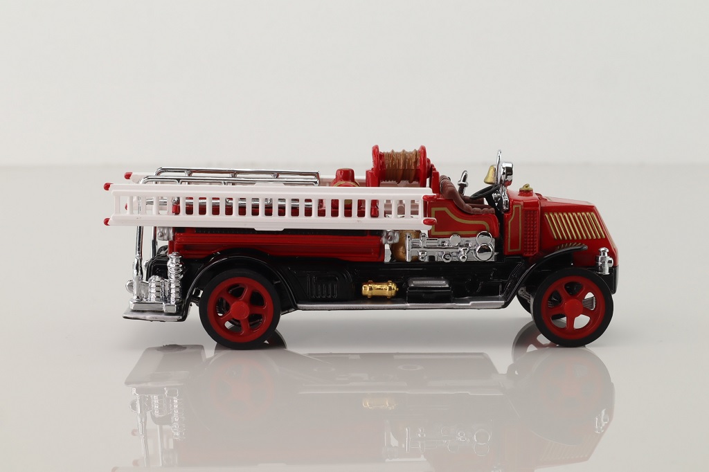 Matchbox Collectibles YYM38259; 1920 Mack AC Fire Engine; Water Tower Truck